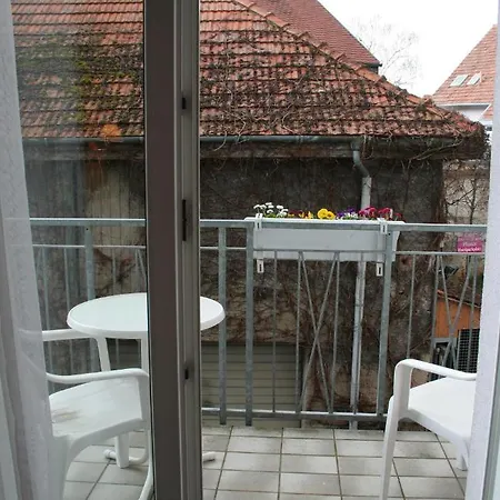 Tiptop Garni Pfauen Endingen am Kaiserstuhl